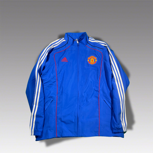 Adidas, ManchesterUnited retro tracksuit, vintage tracksuit, retro fußball trainingsanzug, vintage fußball trainingsanzug, adidas retro tracksuit, nike vintage tracksuit, tracksuit outfit, original tracksuit, authentische tracksuits, oldschool tracksuit, vintage fußball sportanzug, retro jogginganzug, premium vintage tracksuit, tracksuit rarität, trainingsanzug retro 90er, retro tracksuit deutschland, retro tracksuit kaufen, vintage fußballtrikot, original, fußball