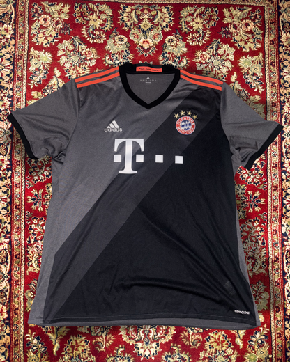 FC Bayern München Trikot 2016/17 (XL) AllAroundFootball