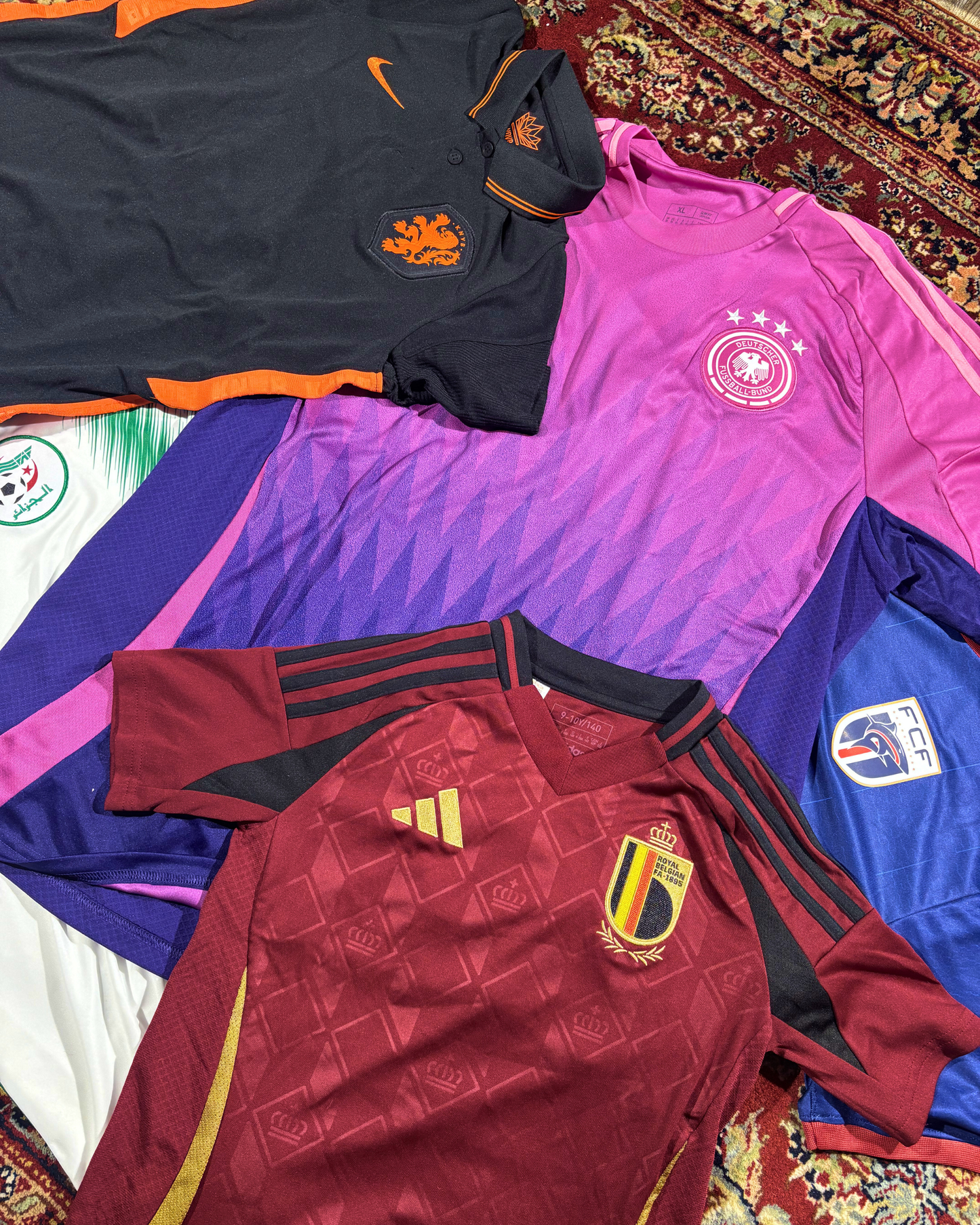 Mystery Box Trikot - Fußballtrikots Kinder - Fußballtrikot - Original Fußballtrikots - dfb trikot - trikots - trikots - wm fußball trikot mystery box - retro trikot - retro trikots - fußball trikot - fußballgeschenk - fußball geschenk - coole trikots - trikot kinder - trikots kinder - fußball kinder - fußballtrikot kinder - wm trikot - deutschland trikot - weltmeisterschaft trikot - trikot geschenk - trikots geschenk - fußballtrikots zur wm - trikots zur wm - fußball wm trikots